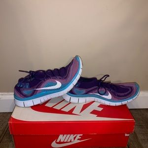 💙RARE NIKE FREE RUNS 5.0💙